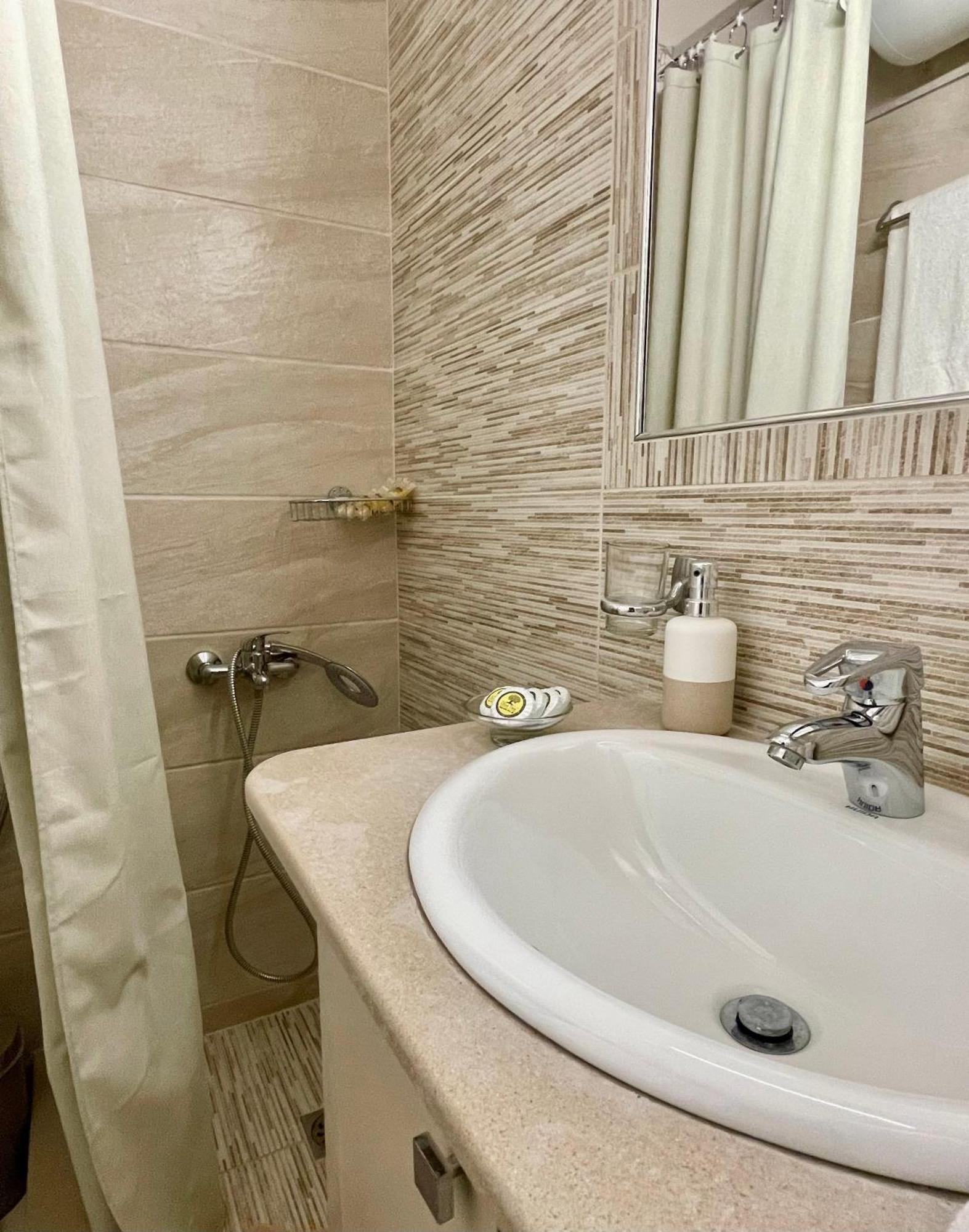 Remvi Deluxe Apartment 104 With Sea View Karpathos Bagian luar foto